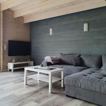 Idyllisches-Blockbohlenhaus-Mit-Eigenem-Garten-Und-Sauna-Zum-Wohlfuehlen Martensrade エクステリア 写真