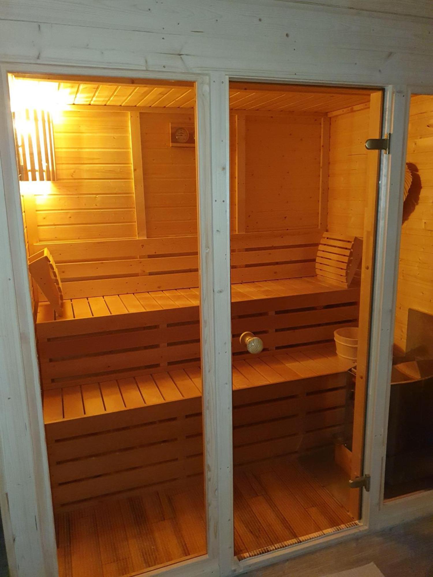 Idyllisches-Blockbohlenhaus-Mit-Eigenem-Garten-Und-Sauna-Zum-Wohlfuehlen Martensrade エクステリア 写真
