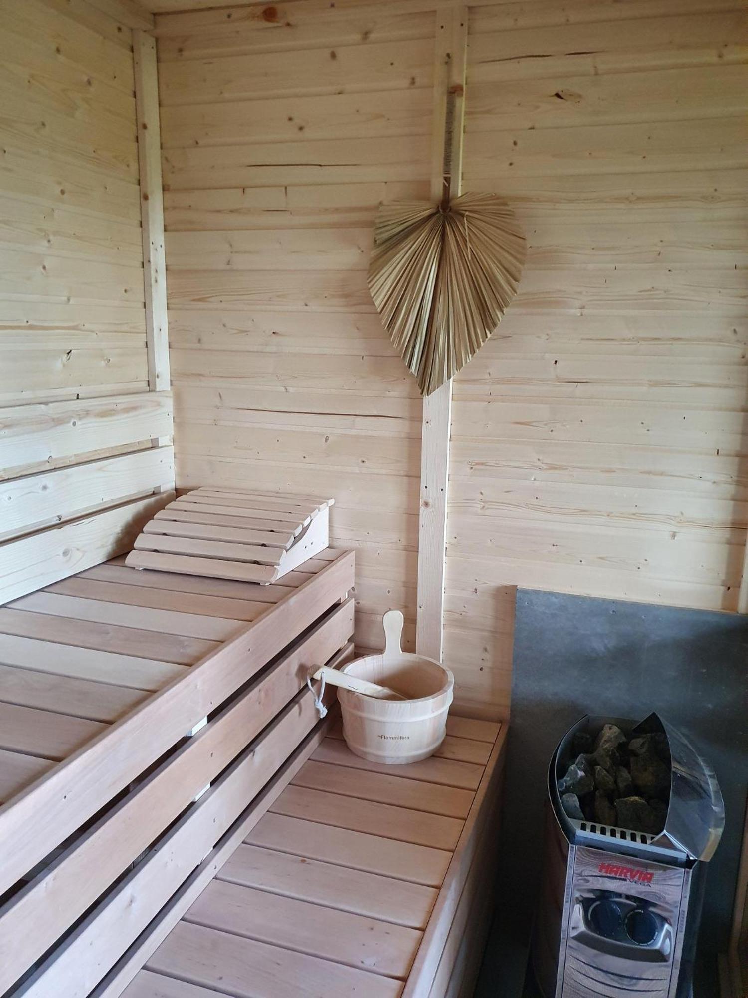 Idyllisches-Blockbohlenhaus-Mit-Eigenem-Garten-Und-Sauna-Zum-Wohlfuehlen Martensrade エクステリア 写真