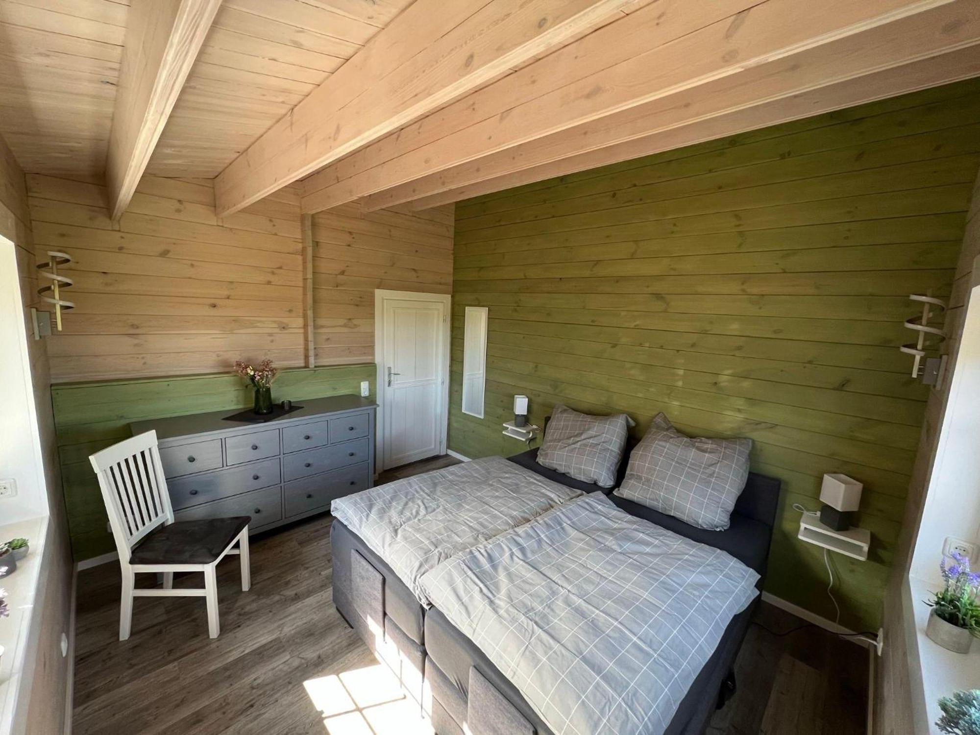 Idyllisches-Blockbohlenhaus-Mit-Eigenem-Garten-Und-Sauna-Zum-Wohlfuehlen Martensrade エクステリア 写真